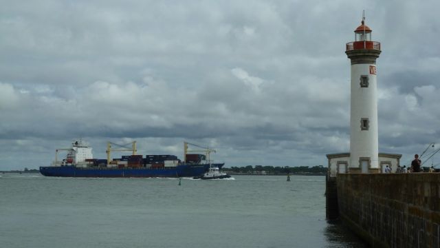 HS Discoverer - Estuaire - 16 aout 2013 (01).JPG
